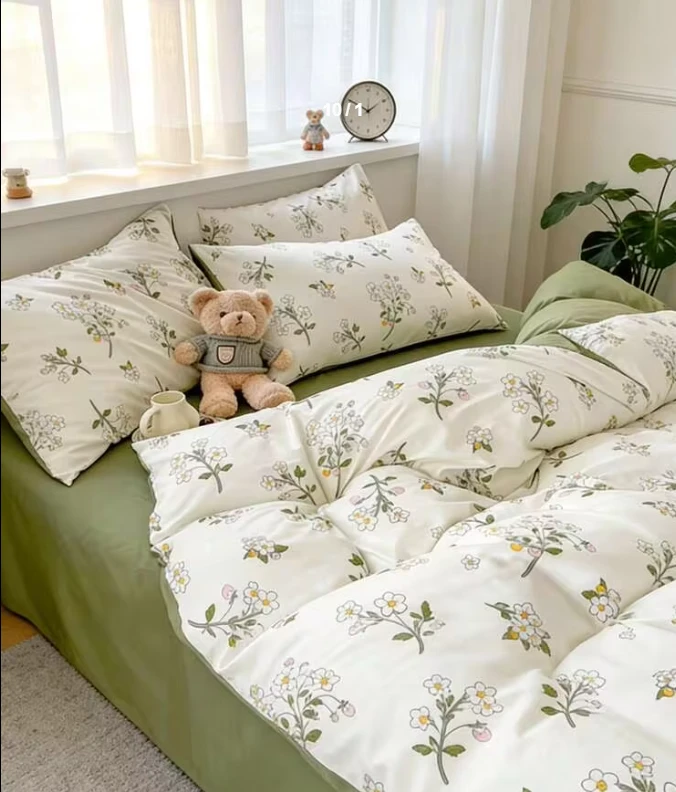 طقم أغطية سرير 4 قطع بنقشة زهور الزنابق – تصميم أنيق ومريح